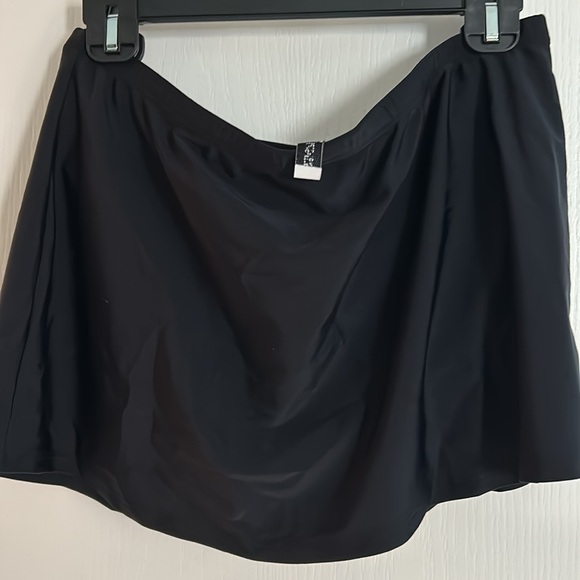 1 swimsuit top , and 1 swim skort - Picture 5 of 6